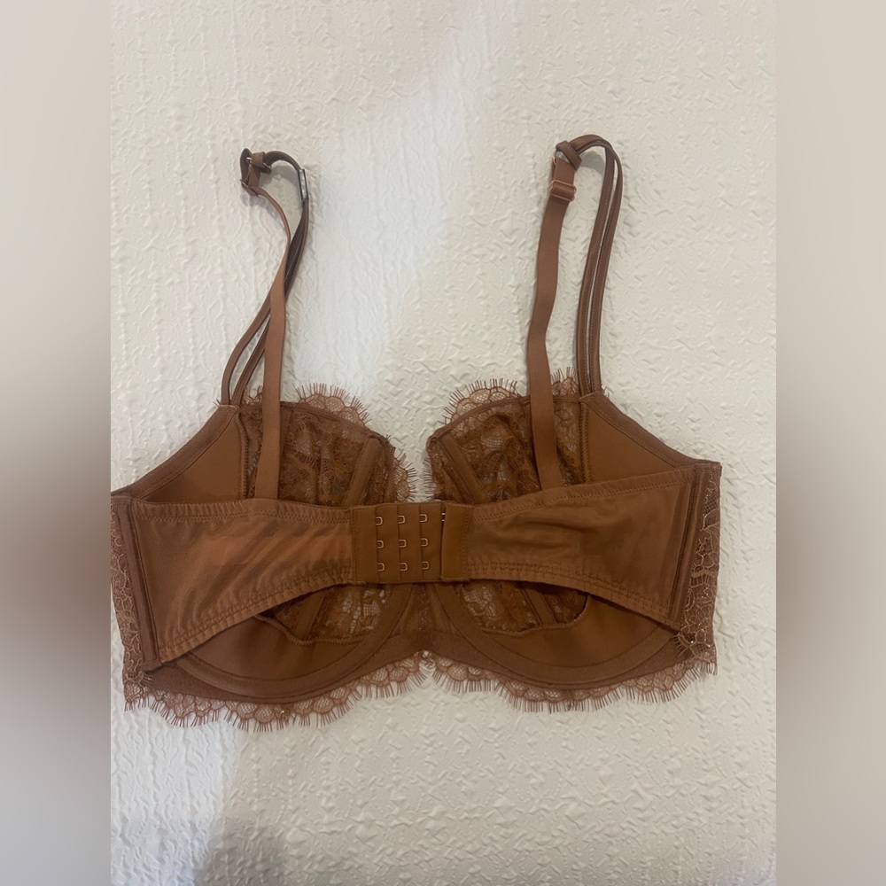 NWT Victoria Secret Bra, sexy lace bra.